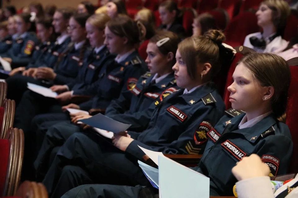 Экспертная сессия «В диалоге с молодёжью» Экспертная сессия «В диалоге с молодёжью»