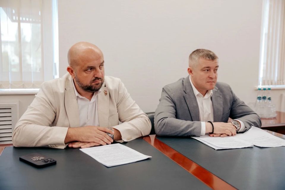 Глава Курского района Сергей Курносов принял участие в личном приёме граждан, который проводил губернатор Курской области Александр Хинштейн Глава Курского района Сергей Курносов принял участие в личном приёме граждан, который проводил губернатор Курской области Александр Хинштейн