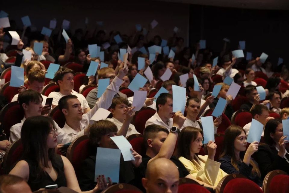 Экспертная сессия «В диалоге с молодёжью» Экспертная сессия «В диалоге с молодёжью»