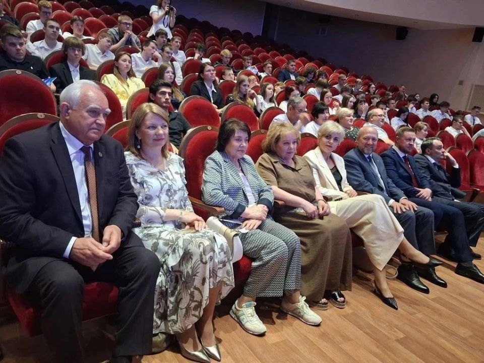 Молодёжь участвует в выборах Молодёжь участвует в выборах
