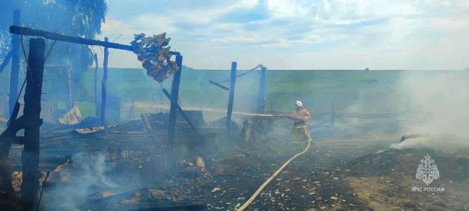 В Фатежском районе сгорел сарай и сено