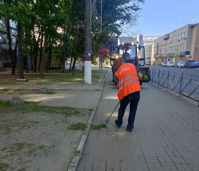 На четырех улицах Курска рабочие проводят ямочный ремонт На четырех улицах Курска рабочие проводят ямочный ремонт