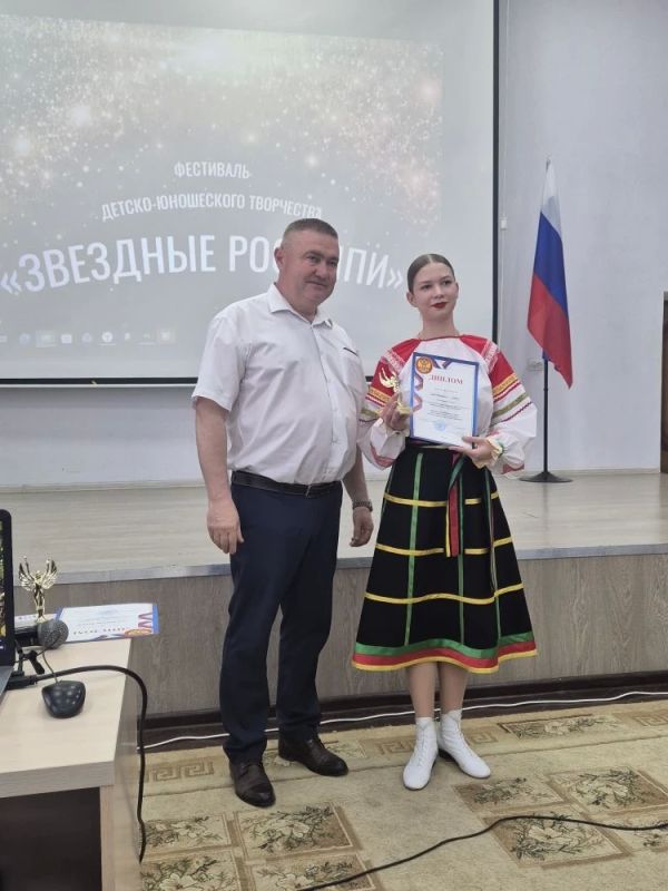 20 мая 2026 года в актовом зале Администрации Октябрьского района Курской области состоялся муниципальный фестиваль «Звездные россыпи», посвященный награждению подростков и молодежи в возрасте от 14 до 18 лет, достигших... 20 мая 2026 года в актовом зале Администрации Октябрьского района Курской области состоялся муниципальный фестиваль «Звездные россыпи», посвященный награждению подростков и молодежи в возрасте от 14 до 18 лет, достигших...
