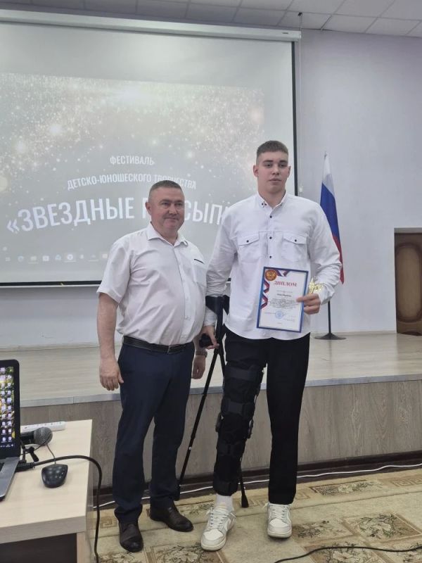 20 мая 2026 года в актовом зале Администрации Октябрьского района Курской области состоялся муниципальный фестиваль «Звездные россыпи», посвященный награждению подростков и молодежи в возрасте от 14 до 18 лет, достигших... 20 мая 2026 года в актовом зале Администрации Октябрьского района Курской области состоялся муниципальный фестиваль «Звездные россыпи», посвященный награждению подростков и молодежи в возрасте от 14 до 18 лет, достигших...