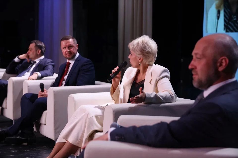 Экспертная сессия «В диалоге с молодёжью» Экспертная сессия «В диалоге с молодёжью»