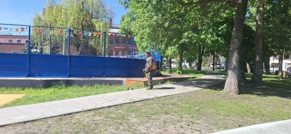 На уборке Курска задействованы 24 человека и три единицы спецтехники На уборке Курска задействованы 24 человека и три единицы спецтехники