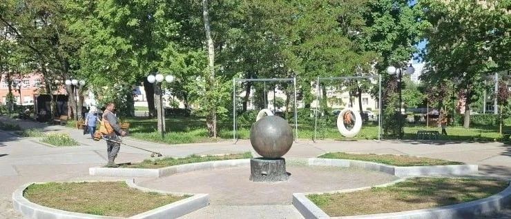 На уборке Курска задействованы 24 человека и три единицы спецтехники На уборке Курска задействованы 24 человека и три единицы спецтехники