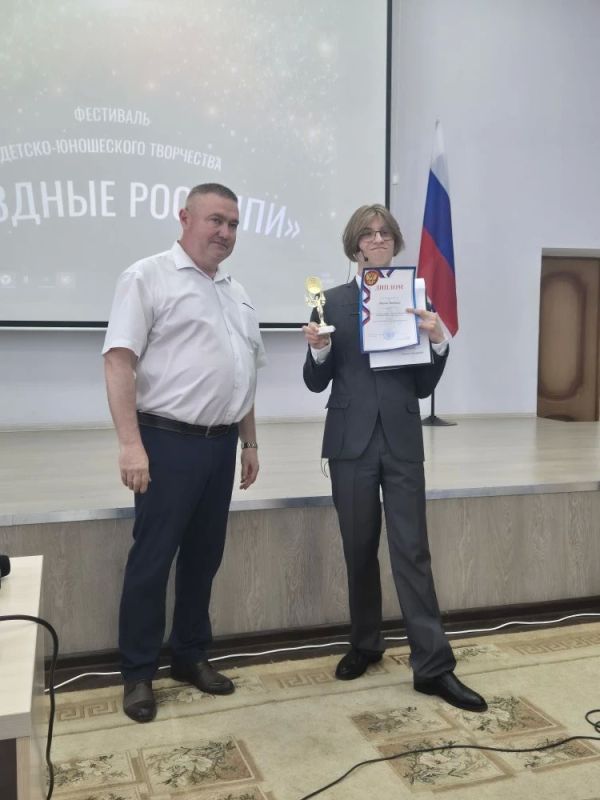 20 мая 2026 года в актовом зале Администрации Октябрьского района Курской области состоялся муниципальный фестиваль «Звездные россыпи», посвященный награждению подростков и молодежи в возрасте от 14 до 18 лет, достигших... 20 мая 2026 года в актовом зале Администрации Октябрьского района Курской области состоялся муниципальный фестиваль «Звездные россыпи», посвященный награждению подростков и молодежи в возрасте от 14 до 18 лет, достигших...