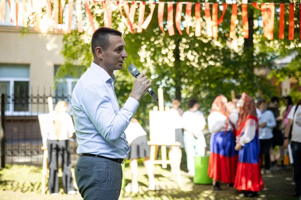 В Курске прошло открытие молодежного арт-пространства на свежем воздухе #Реальное место 46/23 В Курске прошло открытие молодежного арт-пространства на свежем воздухе #Реальное место 46/23