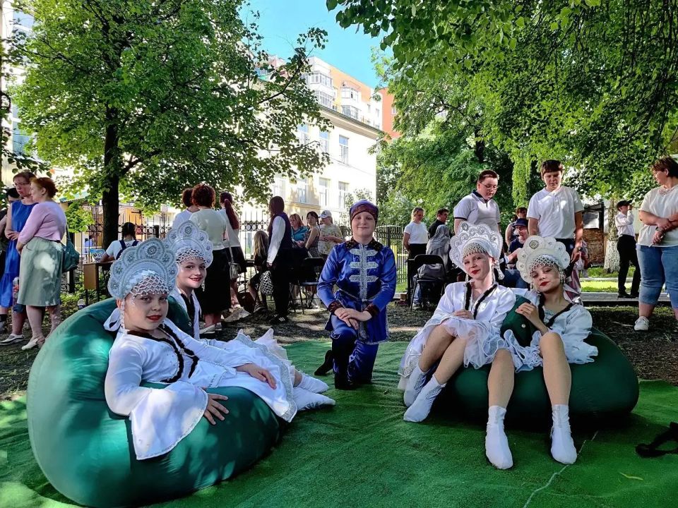 В Курске открыли летний сезон молодежного арт-пространства #Реальное место 46/23 В Курске открыли летний сезон молодежного арт-пространства #Реальное место 46/23