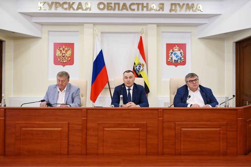 21 мая 2026 года министр градостроительной политики, имущественных и земельных отношений Курской области Дмитрий Савин принял участие в заседании постоянных комитетов Курской областной Думы, где был представлен ежегодный...