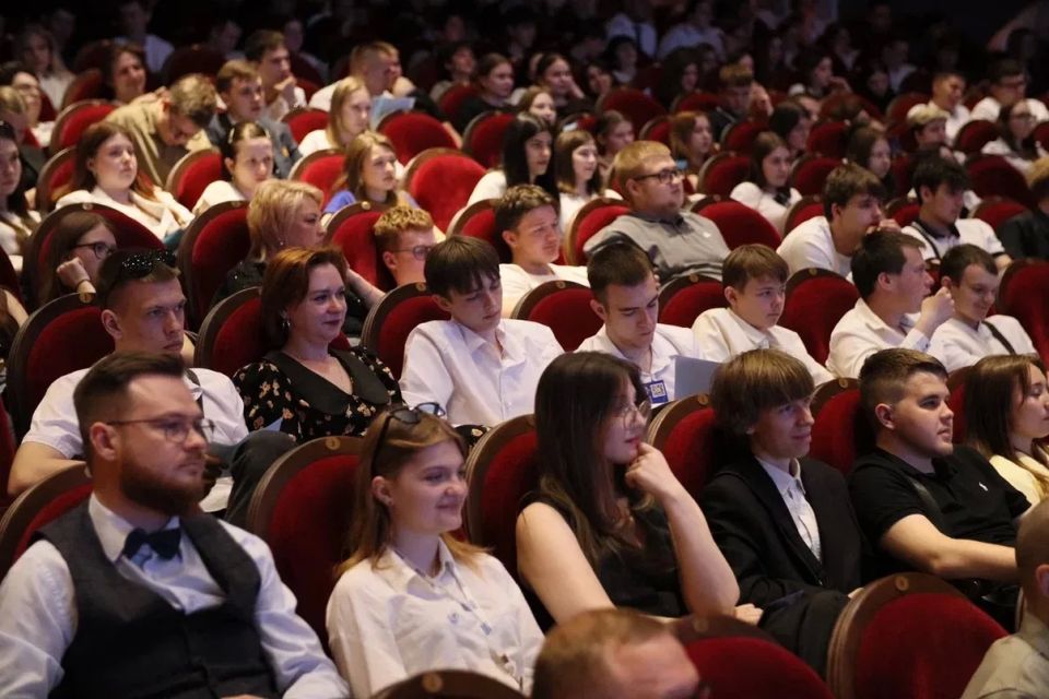 Экспертная сессия «В диалоге с молодёжью» Экспертная сессия «В диалоге с молодёжью»