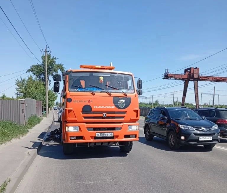 На четырех улицах Курска рабочие проводят ямочный ремонт На четырех улицах Курска рабочие проводят ямочный ремонт