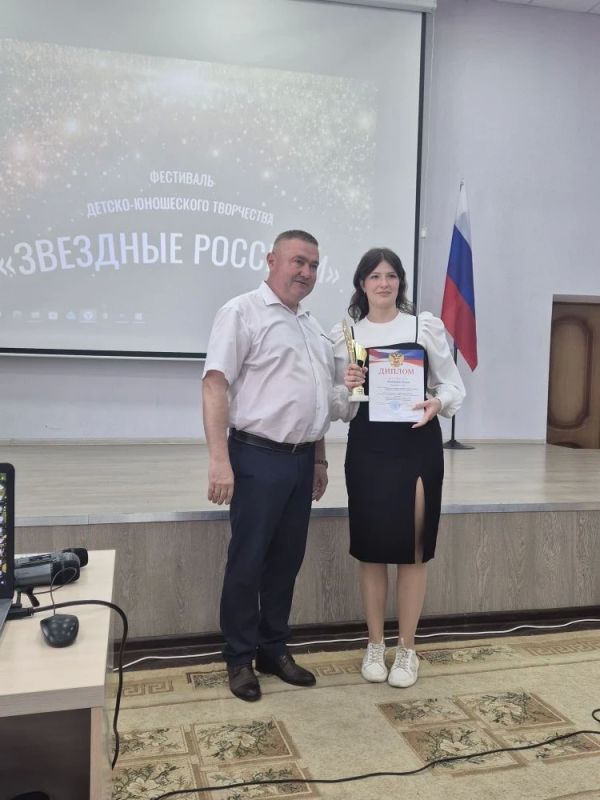 20 мая 2026 года в актовом зале Администрации Октябрьского района Курской области состоялся муниципальный фестиваль «Звездные россыпи», посвященный награждению подростков и молодежи в возрасте от 14 до 18 лет, достигших...