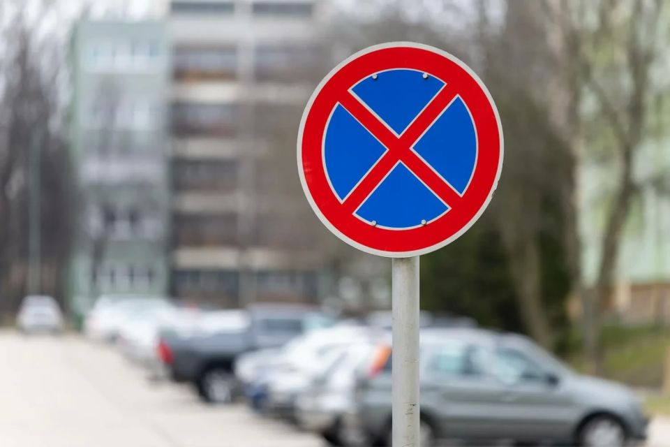 На участке по улице Верхняя Луговая от улицы Большевиков по направлению к улице Дзержинского будет запрещена стоянка автомобилей