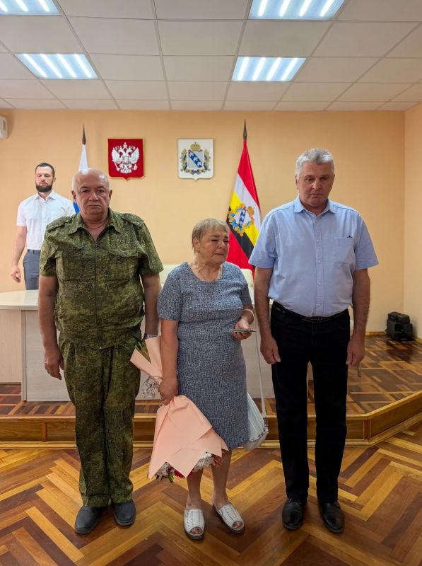 Рабочий диалог, память героя и тепло поздравлений: как прошло совещание в администрации района Рабочий диалог, память героя и тепло поздравлений: как прошло совещание в администрации района
