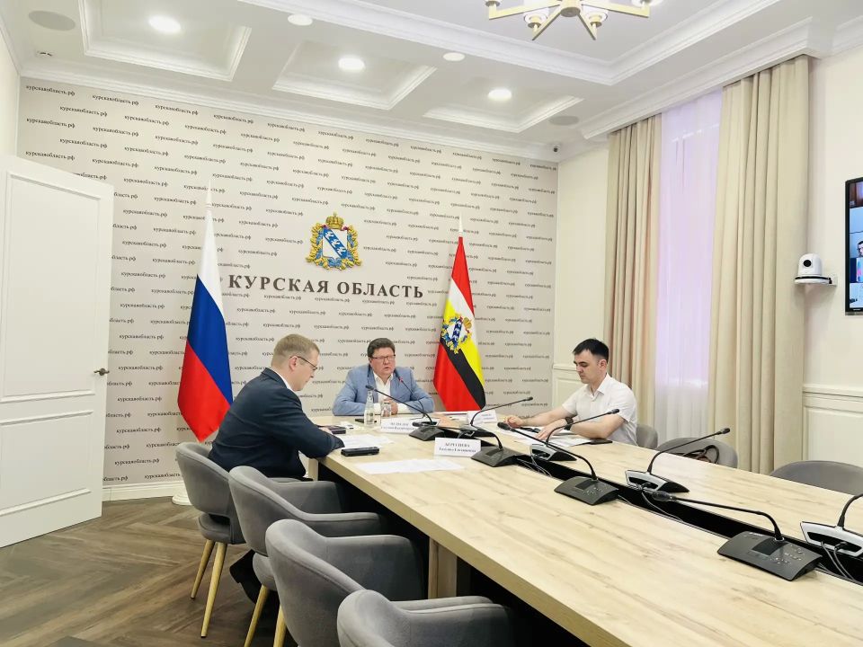 Министр цифрового развития и связи Курской области Сергей Кожевников провел заседание комиссии по повышению качества и доступности предоставления государственных и муниципальных услуг, внедрению принципов и стандартов... Министр цифрового развития и связи Курской области Сергей Кожевников провел заседание комиссии по повышению качества и доступности предоставления государственных и муниципальных услуг, внедрению принципов и стандартов...