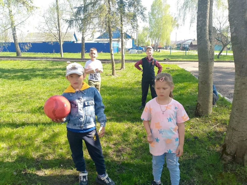 В рамках реализации программы дополнительного образования " Маленькие чемпионы", прошло занятие в Большеанненковской школе по теме"Подвижные игры".Ребята развивали ловкость, быстроту реакции, координацию движения, умение...