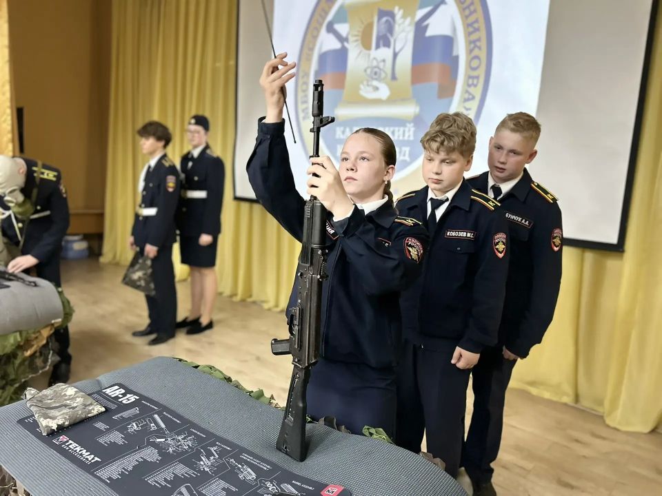 В школе №59 куряне подвели итоги программы «Кадетство: Служу России!» В школе №59 куряне подвели итоги программы «Кадетство: Служу России!»
