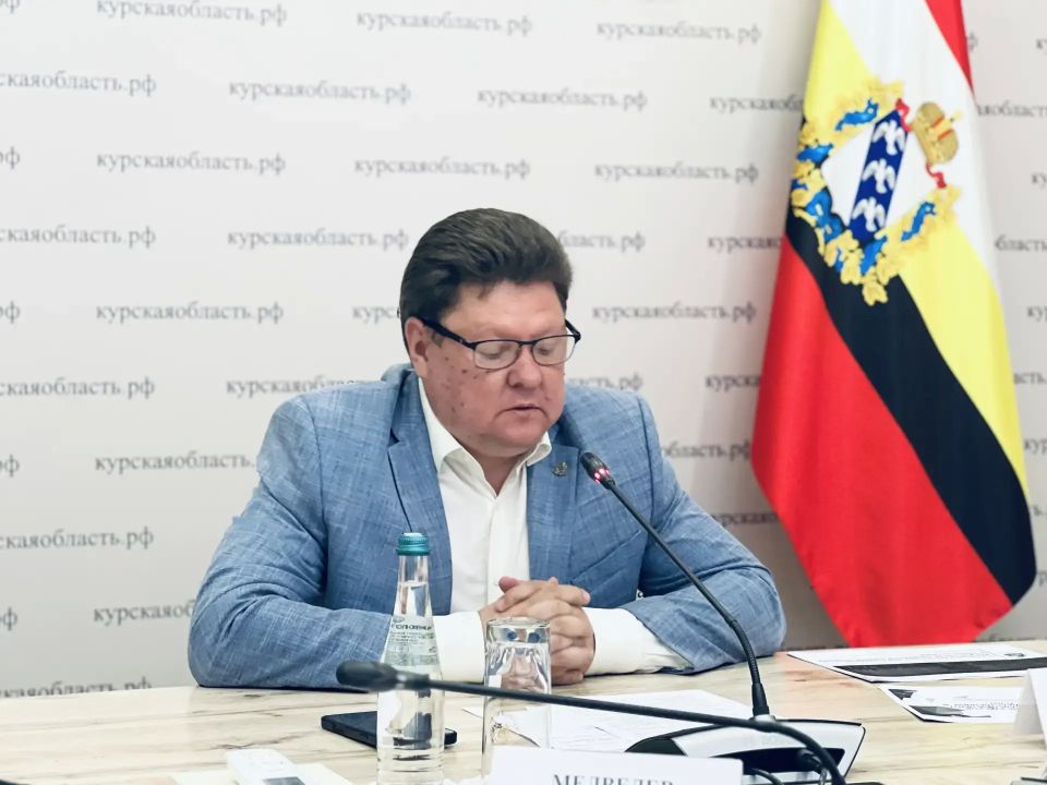 Министр цифрового развития и связи Курской области Сергей Кожевников провел заседание комиссии по повышению качества и доступности предоставления государственных и муниципальных услуг, внедрению принципов и стандартов...