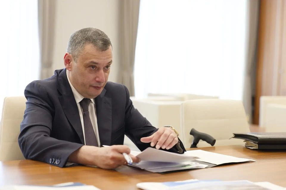 Глава Минстроя России Ирек Файзуллин провел рабочую встречу с Губернатором Курской области Александром Хинштейном Глава Минстроя России Ирек Файзуллин провел рабочую встречу с Губернатором Курской области Александром Хинштейном