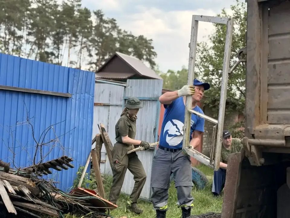 Игорь Кастюкевич: Курская область. Волонтеры лагеря «Единой России» «Курский рубеж» продолжают работу в приграничных районах Игорь Кастюкевич: Курская область. Волонтеры лагеря «Единой России» «Курский рубеж» продолжают работу в приграничных районах
