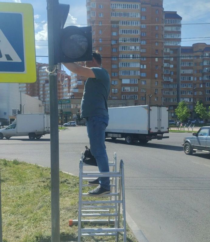 Уважаемые железногорцы!. 23 мая на перекрёстке улиц Ленина и Войнов-Интернационалистов будет производиться замена контроллера на светофорном объекте Уважаемые железногорцы!. 23 мая на перекрёстке улиц Ленина и Войнов-Интернационалистов будет производиться замена контроллера на светофорном объекте