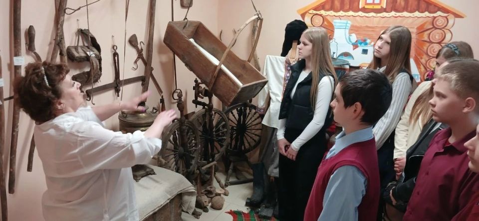 По инициативе советника директора учащиеся Миленинской школы побывали в Глебовской школе имени Артёма По инициативе советника директора учащиеся Миленинской школы побывали в Глебовской школе имени Артёма