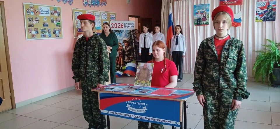 В Мантуровском районе появилась еще одна Парта героя В Мантуровском районе появилась еще одна Парта героя