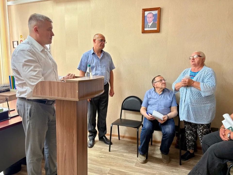 Глава Курского района Сергей Курносов посетил Ворошневский сельсовет, непосредственно на территории пообщался с и. о. главы Буданцевой Ларисой Владимировной, депутатами Представительного собрания Курского района, сельсовета... Глава Курского района Сергей Курносов посетил Ворошневский сельсовет, непосредственно на территории пообщался с и. о. главы Буданцевой Ларисой Владимировной, депутатами Представительного собрания Курского района, сельсовета...