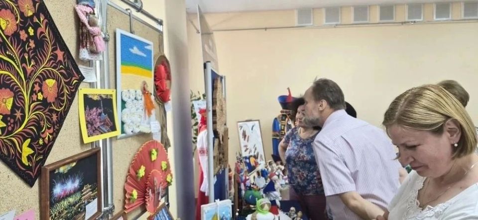 В Курской области состоялась выставка «Под небом общей Родины» В Курской области состоялась выставка «Под небом общей Родины»