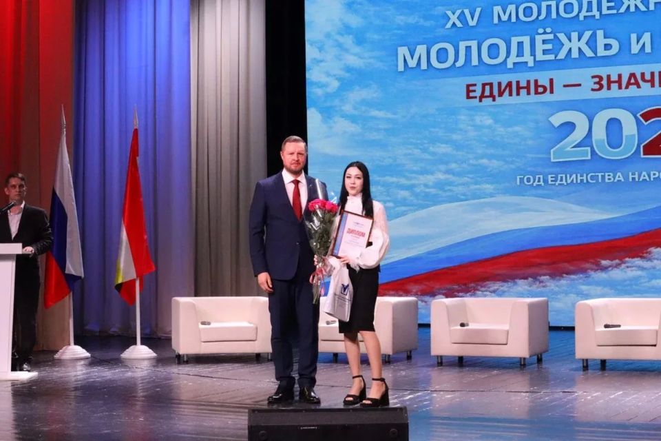 В рамках XV Молодёжного Форума «Молодежь и политика: едины - значит сильны» дипломами наградили призёров Всероссийской олимпиады «Софиум» по избирательному праву и процессу, организованной ЦИК России