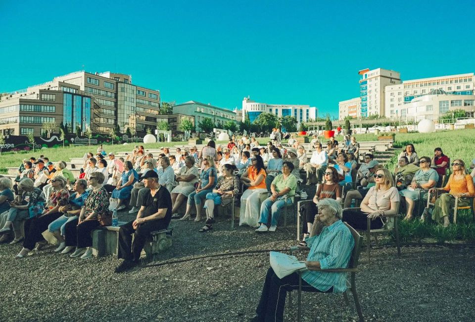 Сегодня на Полугоре состоится вторая трансляция спектакля «Современника» Сегодня на Полугоре состоится вторая трансляция спектакля «Современника»