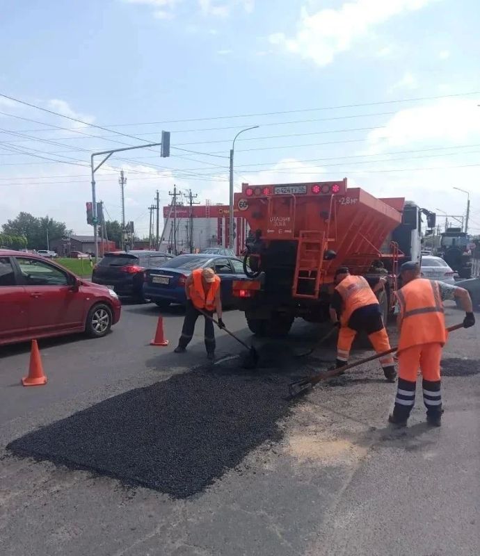 В уборке улиц Курска участвует 70 рабочих и 64 машины В уборке улиц Курска участвует 70 рабочих и 64 машины