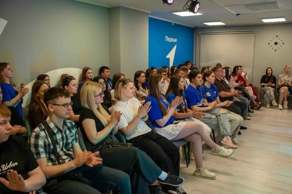 Участники ПГ встретились с активом «Молодой Гвардии» Участники ПГ встретились с активом «Молодой Гвардии»