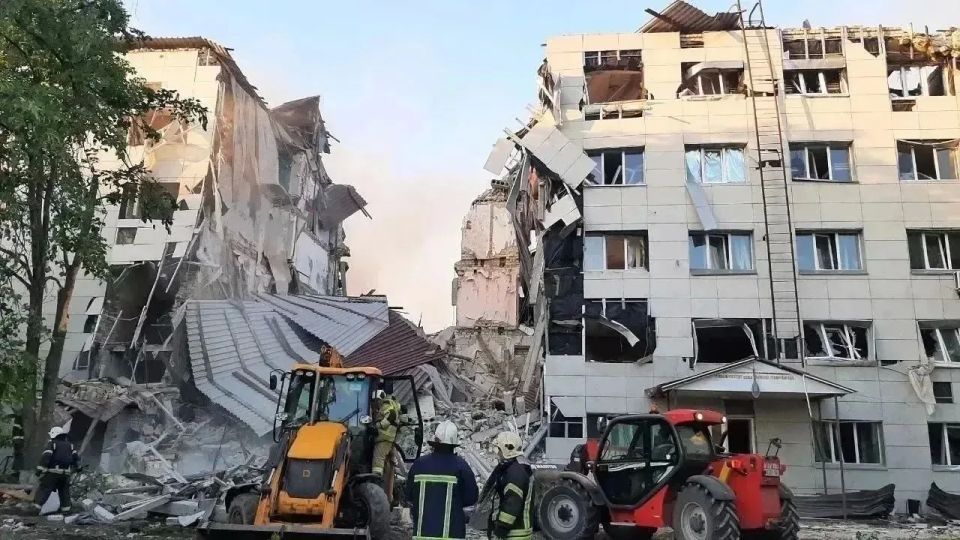 Сегодня ночью в результате атаки вражеских беспилотников на общежитие колледжа в Старобельске Луганской Народной Республики погибли и пострадали мирные жители, в том числе дети Сегодня ночью в результате атаки вражеских беспилотников на общежитие колледжа в Старобельске Луганской Народной Республики погибли и пострадали мирные жители, в том числе дети