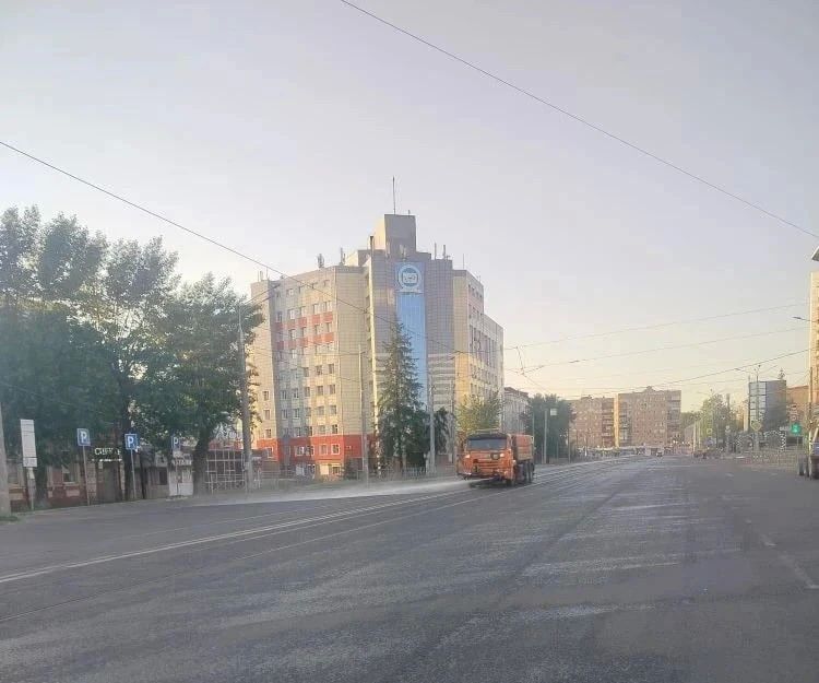 В уборке улиц Курска участвует 70 рабочих и 64 машины В уборке улиц Курска участвует 70 рабочих и 64 машины