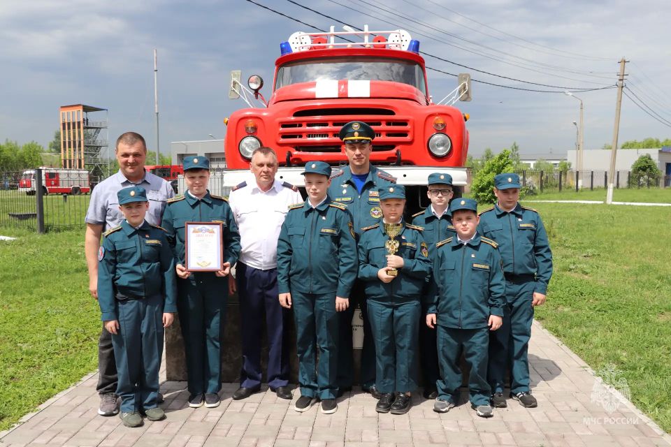 В Курске наградили победителей всероссийского конкурса «Неопалимая купина» и дружины юных пожарных В Курске наградили победителей всероссийского конкурса «Неопалимая купина» и дружины юных пожарных