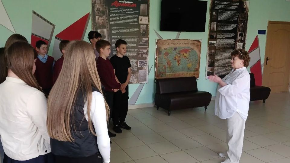 По инициативе советника директора учащиеся Миленинской школы побывали в Глебовской школе имени Артёма По инициативе советника директора учащиеся Миленинской школы побывали в Глебовской школе имени Артёма