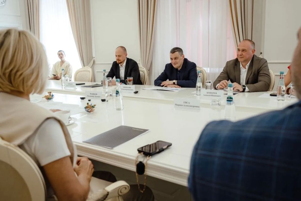 Московский театр «Современник» представил в Курске спектакль «Женитьба Бальзаминова» в рамках программы «Большие гастроли», организованной ФГБУК РОСКОНЦЕРТ согласно Всероссийскому гастрольно-концертному плану Министерства... Московский театр «Современник» представил в Курске спектакль «Женитьба Бальзаминова» в рамках программы «Большие гастроли», организованной ФГБУК РОСКОНЦЕРТ согласно Всероссийскому гастрольно-концертному плану Министерства...