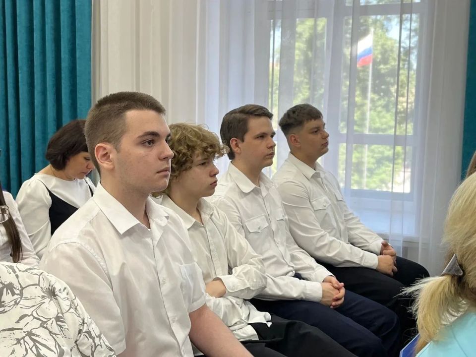 В Курской области подвели итоги Кубка по коммуникативным «боям» В Курской области подвели итоги Кубка по коммуникативным «боям»