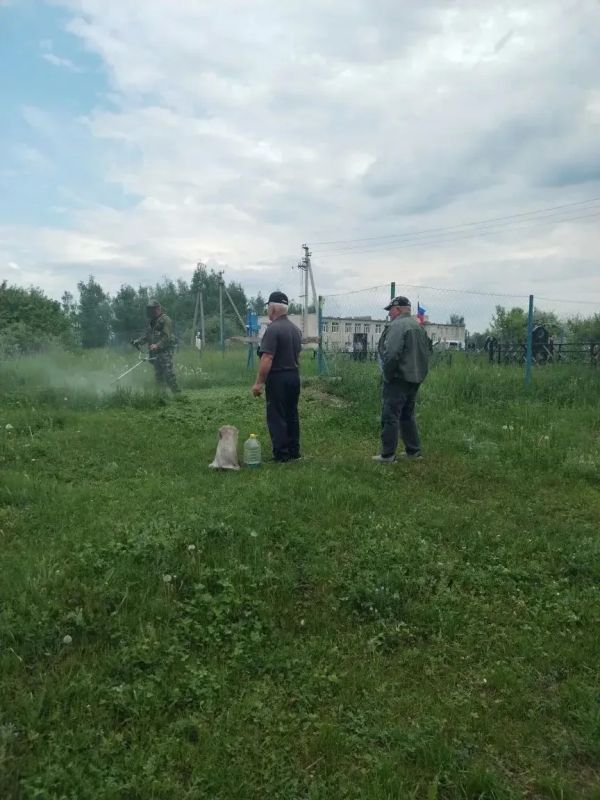 Субботник на кладбище в Новоспасском: вместе сделали важное дело! Субботник на кладбище в Новоспасском: вместе сделали важное дело!