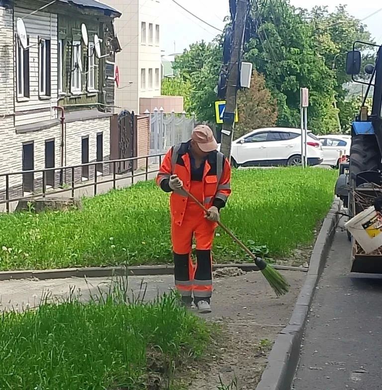 Коммунальные и дорожные службы продолжают работать в выходные Коммунальные и дорожные службы продолжают работать в выходные
