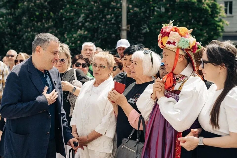В Курске открыли городскую скульптуру «Куряночка» В Курске открыли городскую скульптуру «Куряночка»