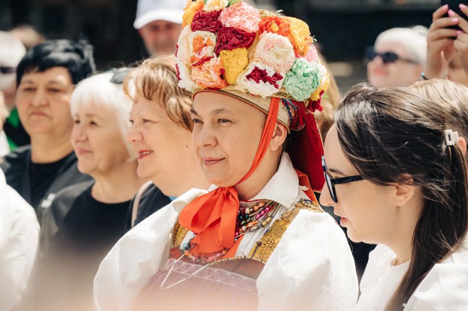 В Курске открыли городскую скульптуру «Куряночка» В Курске открыли городскую скульптуру «Куряночка»