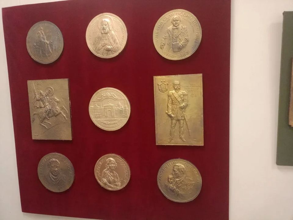 В Курске открылась персональная выставка народного художника России Геннадия Правоторова «В русле традиций» В Курске открылась персональная выставка народного художника России Геннадия Правоторова «В русле традиций»