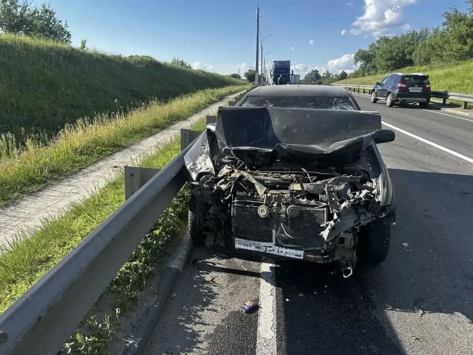 24.05.2026 года, примерно в 16:25 на 465+100 км. автодороги «М-2»Крым», Фатежской района Курской области, по предварительным данны, водитель 1990 года рождения, управляя автомобилем «Ниссан Альмера», двигался со стороны г.... 24.05.2026 года, примерно в 16:25 на 465+100 км. автодороги «М-2»Крым», Фатежской района Курской области, по предварительным данны, водитель 1990 года рождения, управляя автомобилем «Ниссан Альмера», двигался со стороны г....