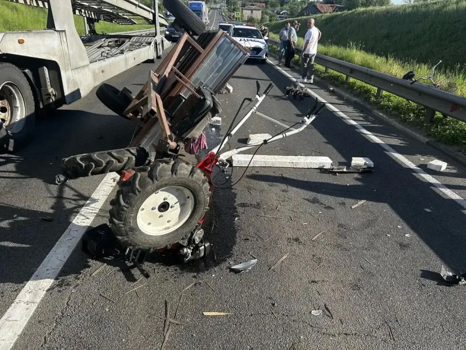 24.05.2026 года, примерно в 16:25 на 465+100 км. автодороги «М-2»Крым», Фатежской района Курской области, по предварительным данны, водитель 1990 года рождения, управляя автомобилем «Ниссан Альмера», двигался со стороны г.... 24.05.2026 года, примерно в 16:25 на 465+100 км. автодороги «М-2»Крым», Фатежской района Курской области, по предварительным данны, водитель 1990 года рождения, управляя автомобилем «Ниссан Альмера», двигался со стороны г....