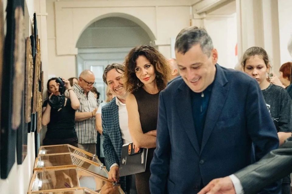 В Курске открылась выставка медалей и плакет Геннадия Правоторова В Курске открылась выставка медалей и плакет Геннадия Правоторова