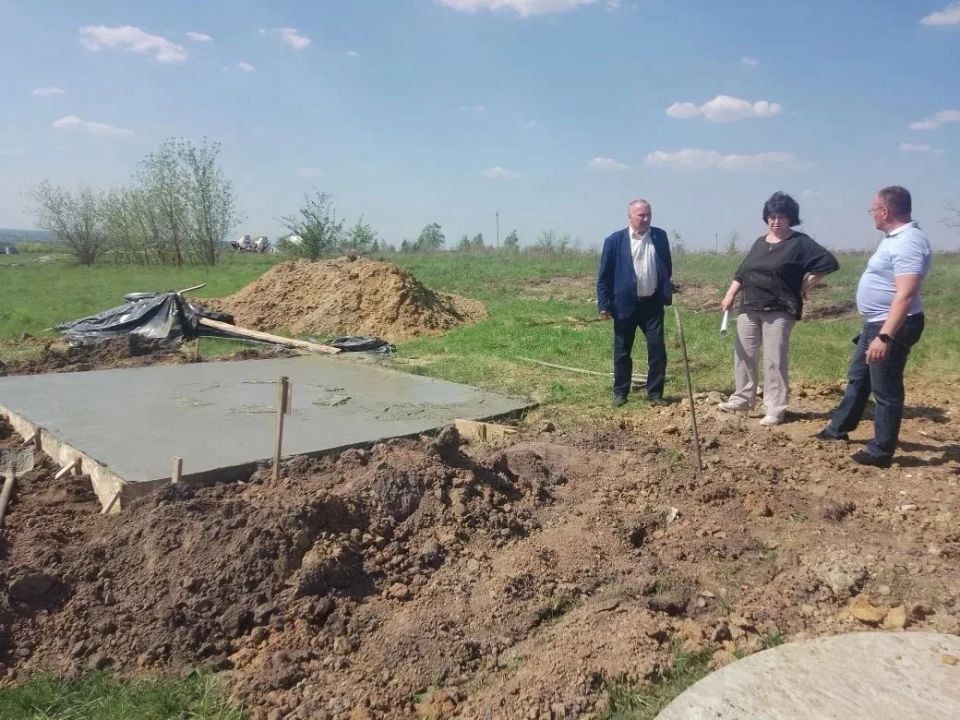 В деревне Ефремовка Черемисиновского района заканчивается строительство водопровода В деревне Ефремовка Черемисиновского района заканчивается строительство водопровода